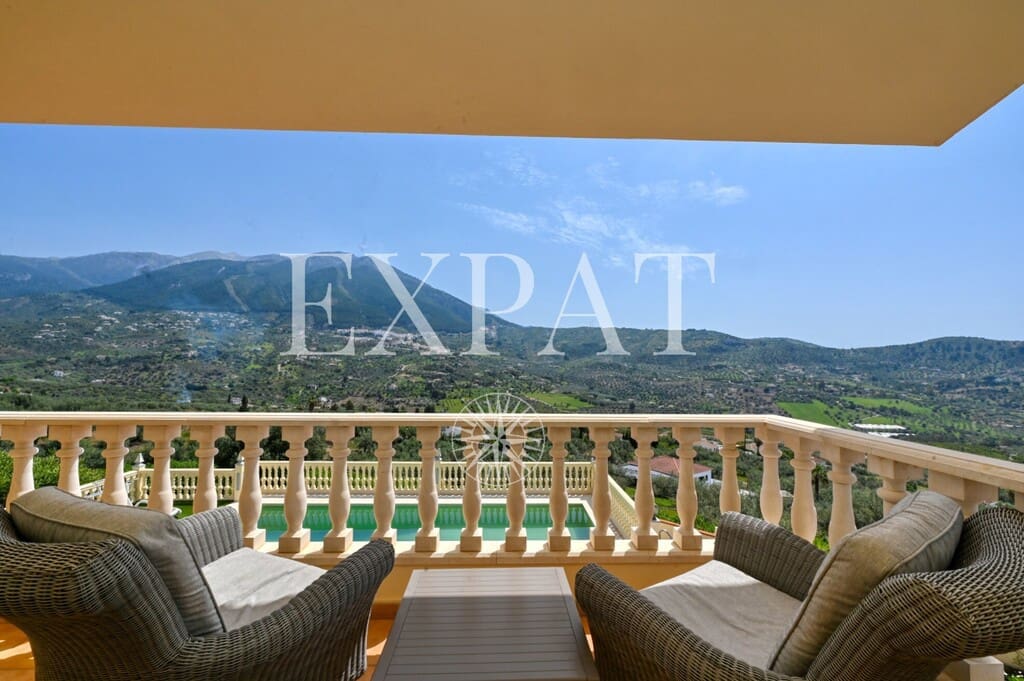 4 sypialnia Finka/Dom wiejski na sprzedaż w Alcaucin z basenem garażem - 810 000 € (Ref: 9785039)