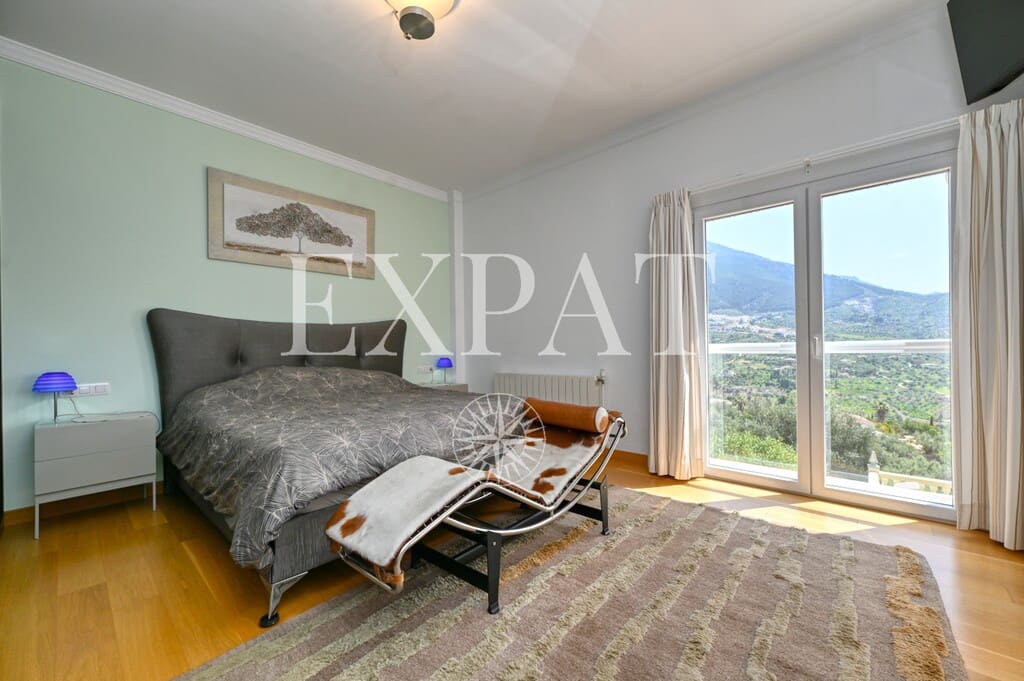 4 sypialnia Finka/Dom wiejski na sprzedaż w Alcaucin z basenem garażem - 810 000 € (Ref: 9785039)