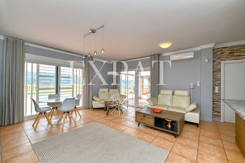 4 sypialnia Finka/Dom wiejski na sprzedaż w Alcaucin z basenem garażem - 810 000 € (Ref: 9785039)