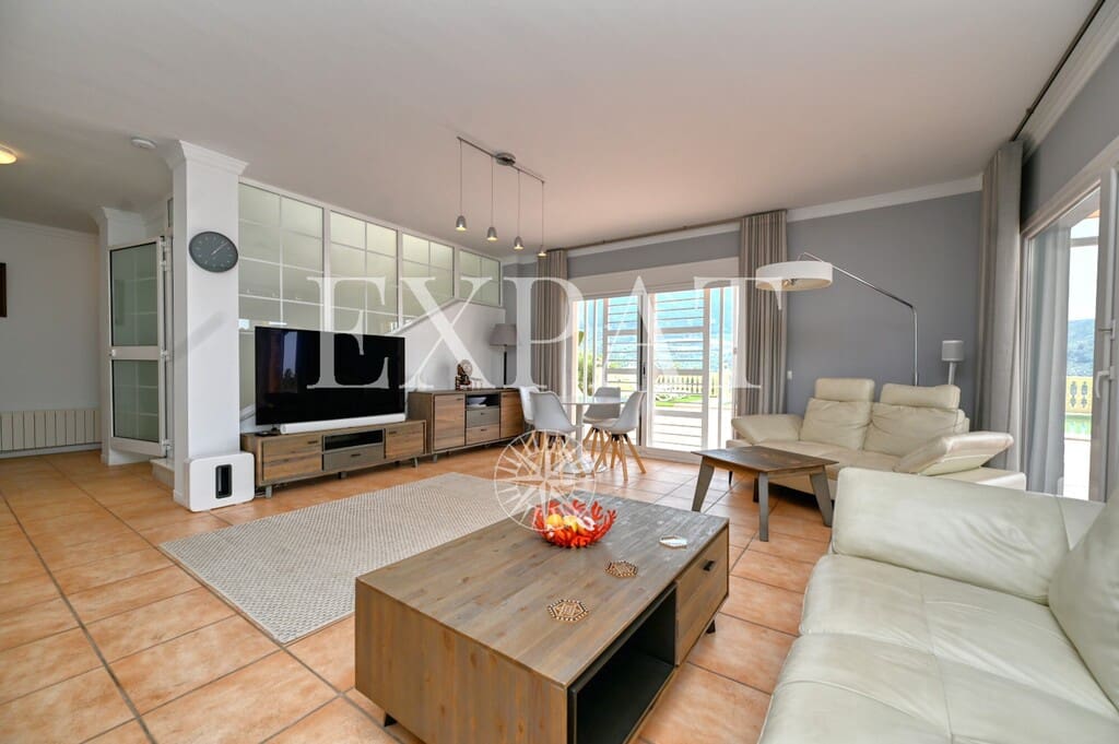 4 sypialnia Finka/Dom wiejski na sprzedaż w Alcaucin z basenem garażem - 810 000 € (Ref: 9785039)