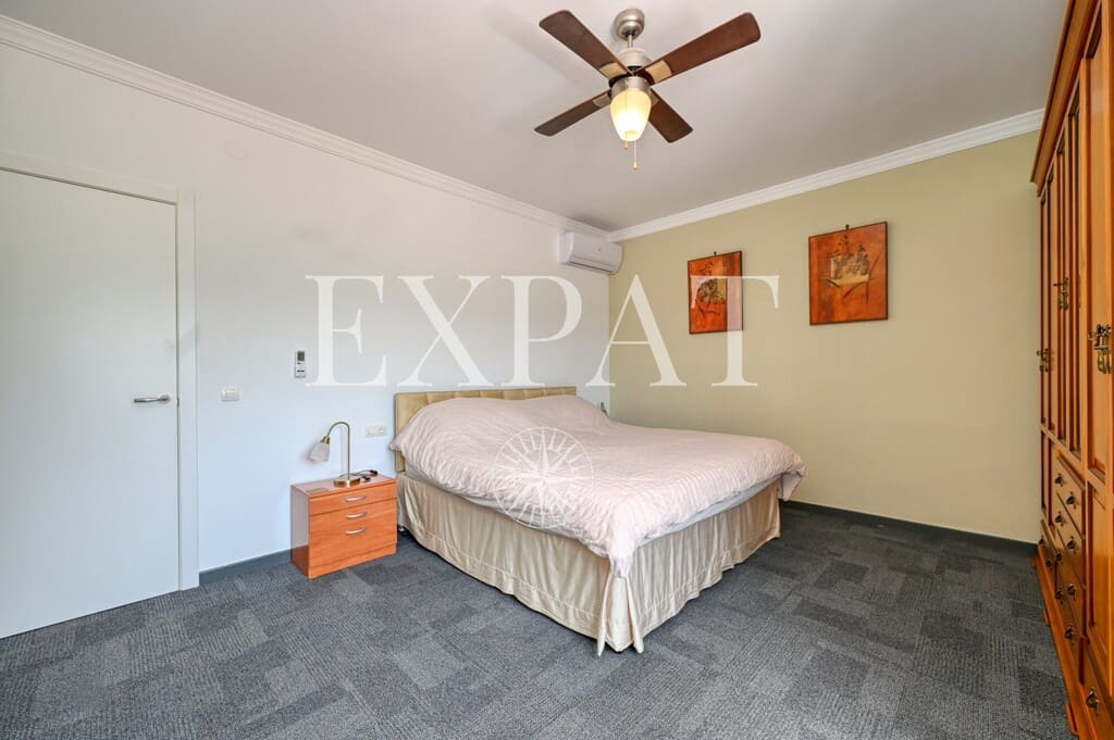 4 sypialnia Finka/Dom wiejski na sprzedaż w Alcaucin z basenem garażem - 810 000 € (Ref: 9785039)