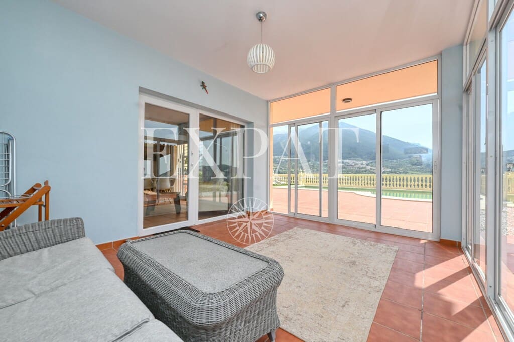 4 sypialnia Finka/Dom wiejski na sprzedaż w Alcaucin z basenem garażem - 810 000 € (Ref: 9785039)