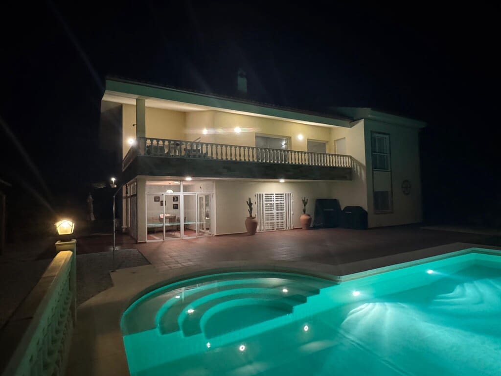 4 sypialnia Finka/Dom wiejski na sprzedaż w Alcaucin z basenem garażem - 810 000 € (Ref: 9785039)