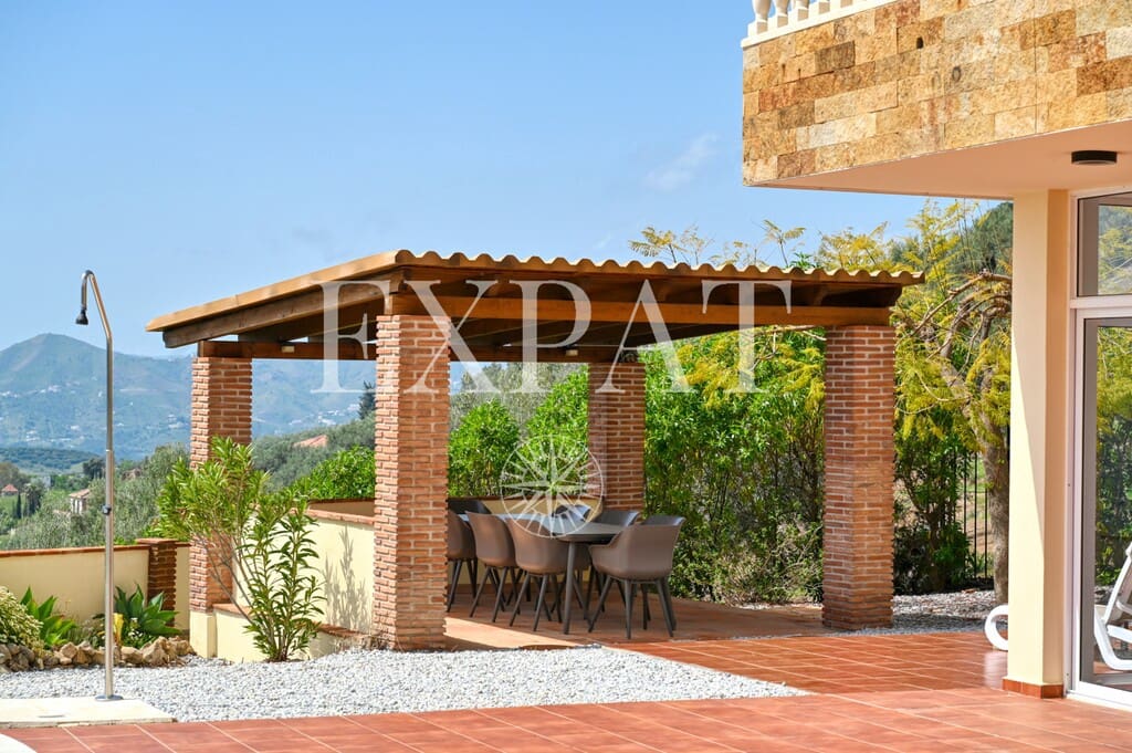 4 sypialnia Finka/Dom wiejski na sprzedaż w Alcaucin z basenem garażem - 810 000 € (Ref: 9785039)