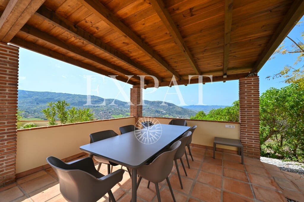 4 sypialnia Finka/Dom wiejski na sprzedaż w Alcaucin z basenem garażem - 810 000 € (Ref: 9785039)