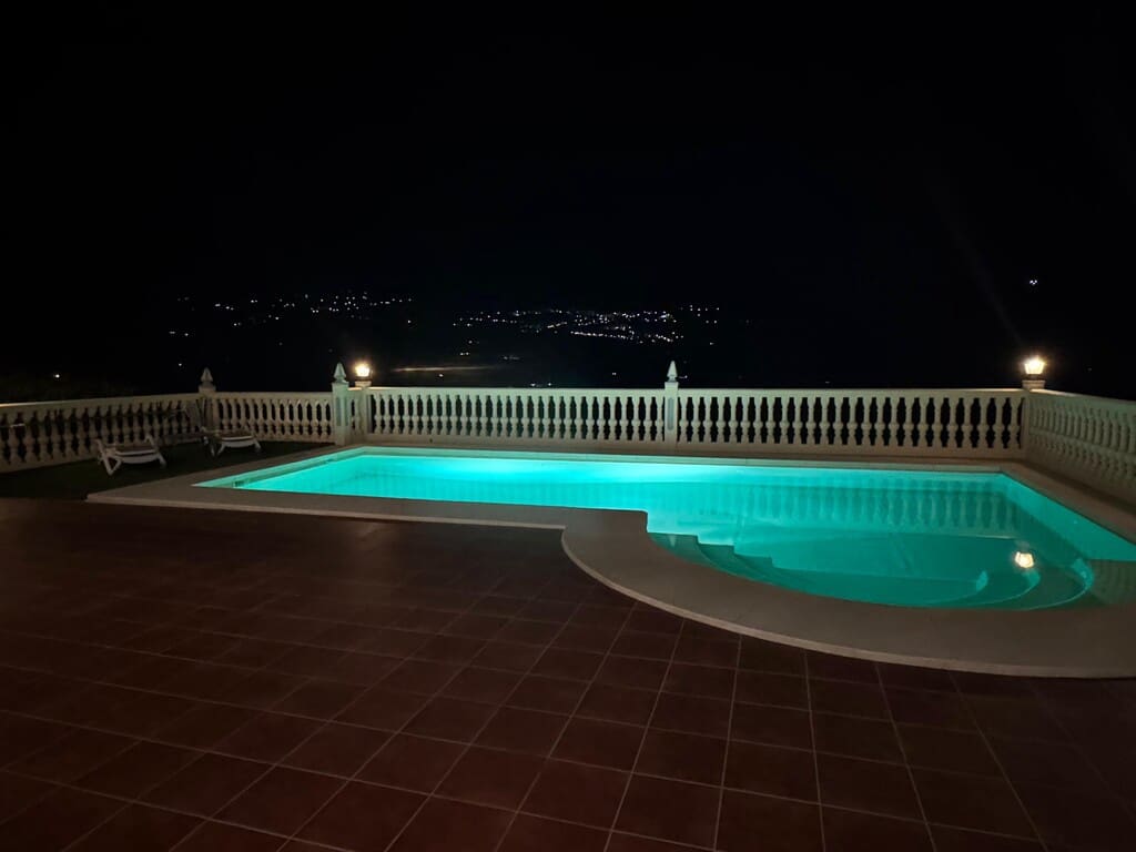 4 sypialnia Finka/Dom wiejski na sprzedaż w Alcaucin z basenem garażem - 810 000 € (Ref: 9785039)