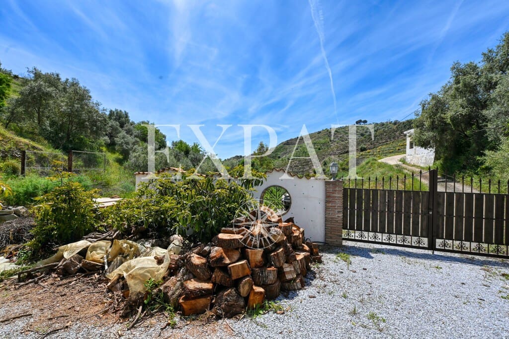 2 Zimmer Finca/Landgut zu verkaufen in Sayalonga - 210.000 € (Ref: 9788242)
