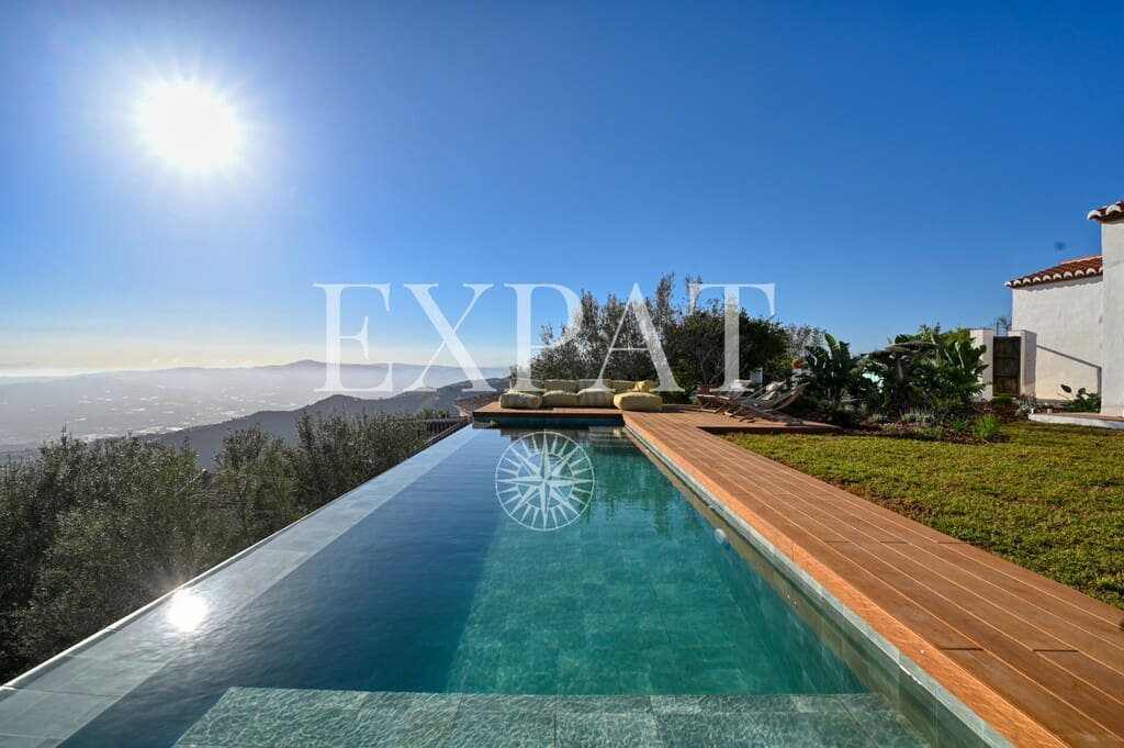 3 soveværelse Finca/Landehus til salg i Algarrobo med swimmingpool - € 950.000 (Ref: 9794348)