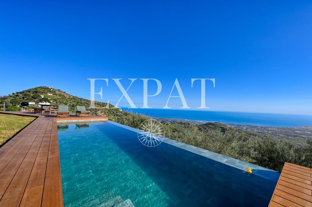 3 soveværelse Finca/Landehus til salg i Algarrobo med swimmingpool - € 950.000 (Ref: 9794348)