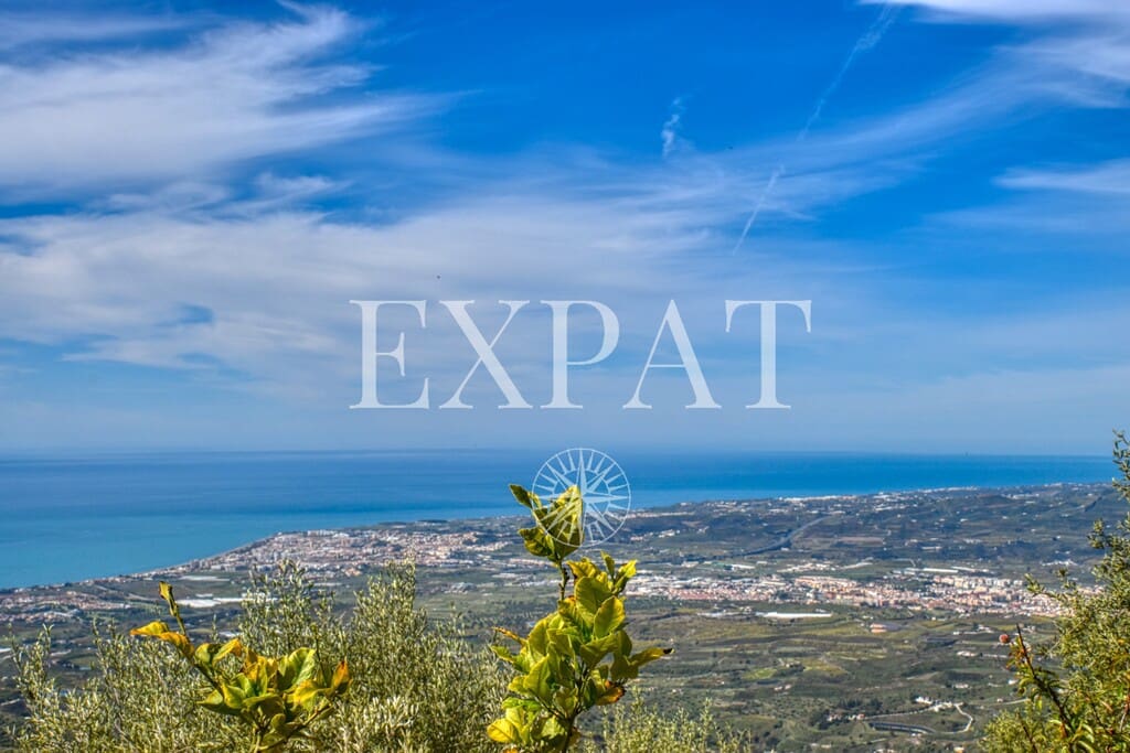 3 soveværelse Finca/Landehus til salg i Algarrobo med swimmingpool - € 950.000 (Ref: 9794348)