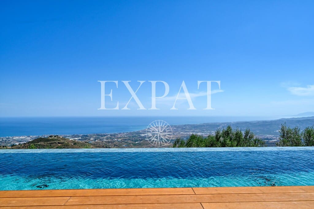 4 bedroom Finca/Country House for sale in Algarrobo with pool - € 950,000 (Ref: 9794348)