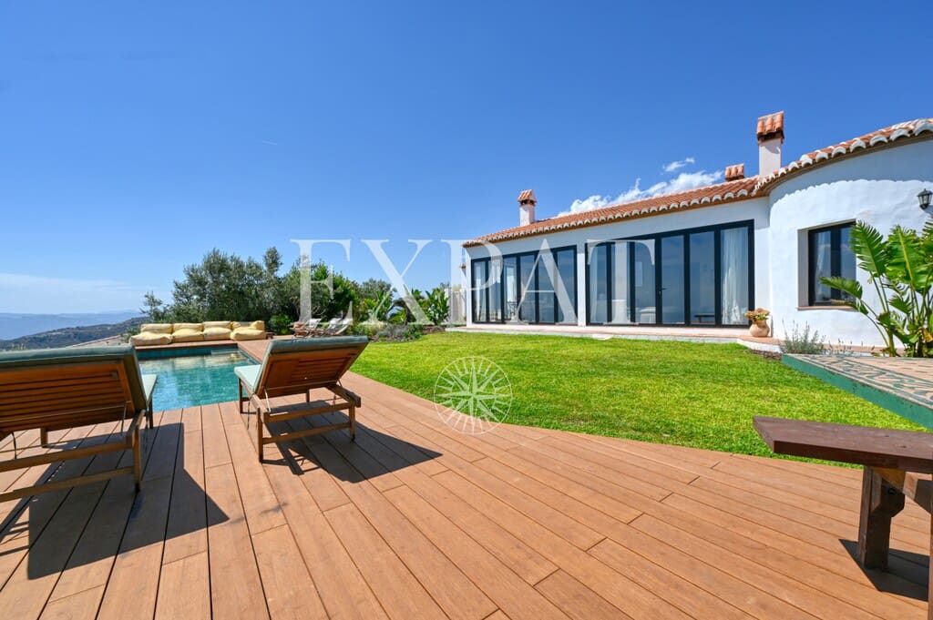 4 bedroom Finca/Country House for sale in Algarrobo with pool - € 950,000 (Ref: 9794348)