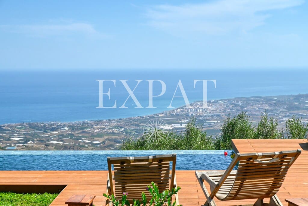 4 bedroom Finca/Country House for sale in Algarrobo with pool - € 950,000 (Ref: 9794348)