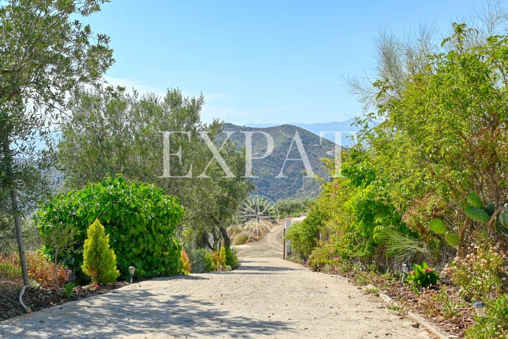 4 bedroom Finca/Country House for sale in Algarrobo with pool - € 950,000 (Ref: 9794348)