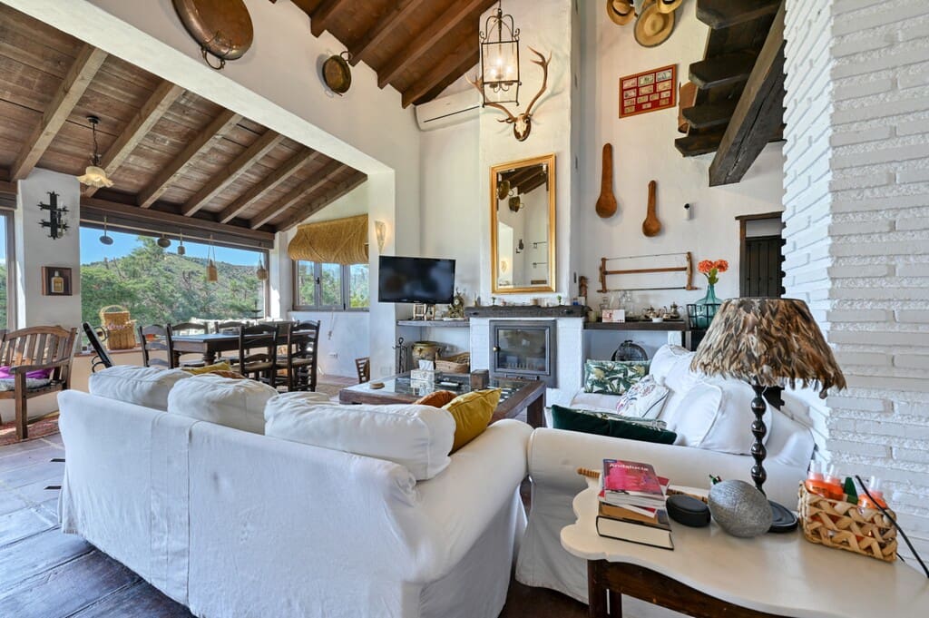 4 bedroom Finca/Country House for sale in Canillas de Aceituno with pool - € 875,000 (Ref: 9833484)
