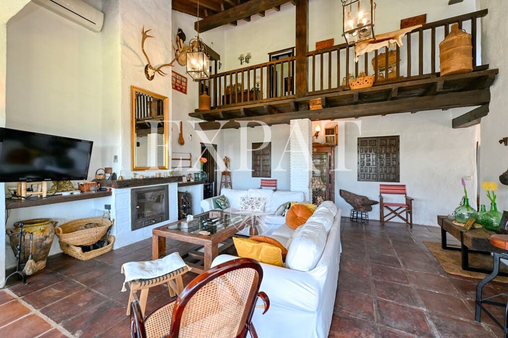 4 bedroom Finca/Country House for sale in Canillas de Aceituno with pool - € 875,000 (Ref: 9833484)