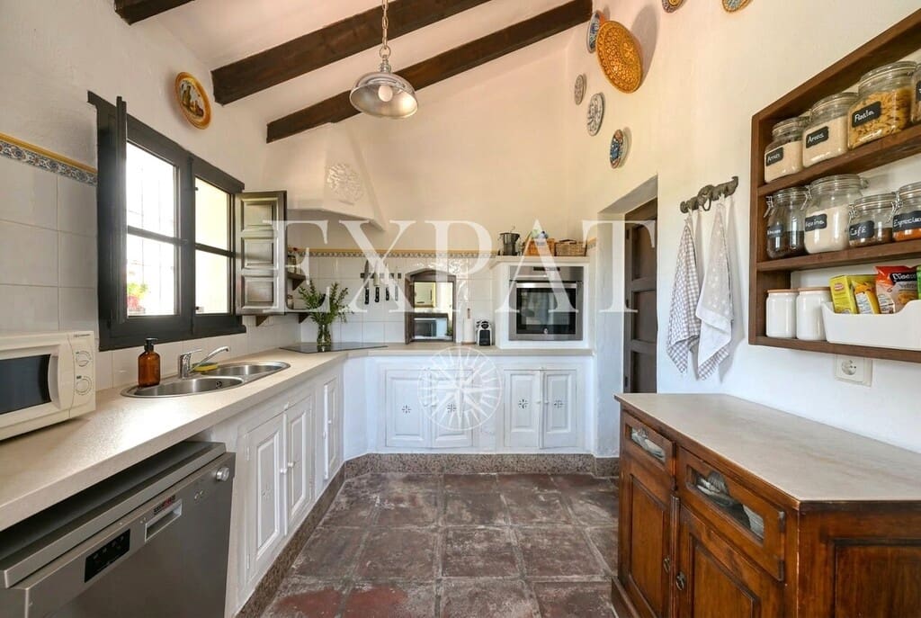 4 bedroom Finca/Country House for sale in Canillas de Aceituno with pool - € 875,000 (Ref: 9833484)