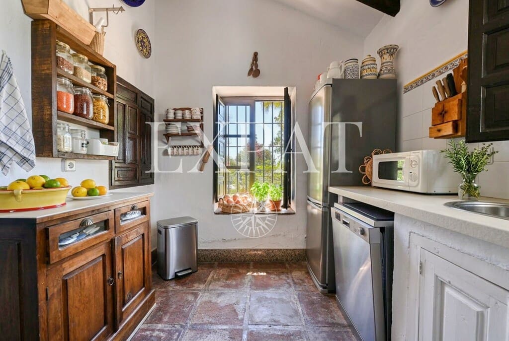 4 bedroom Finca/Country House for sale in Canillas de Aceituno with pool - € 875,000 (Ref: 9833484)
