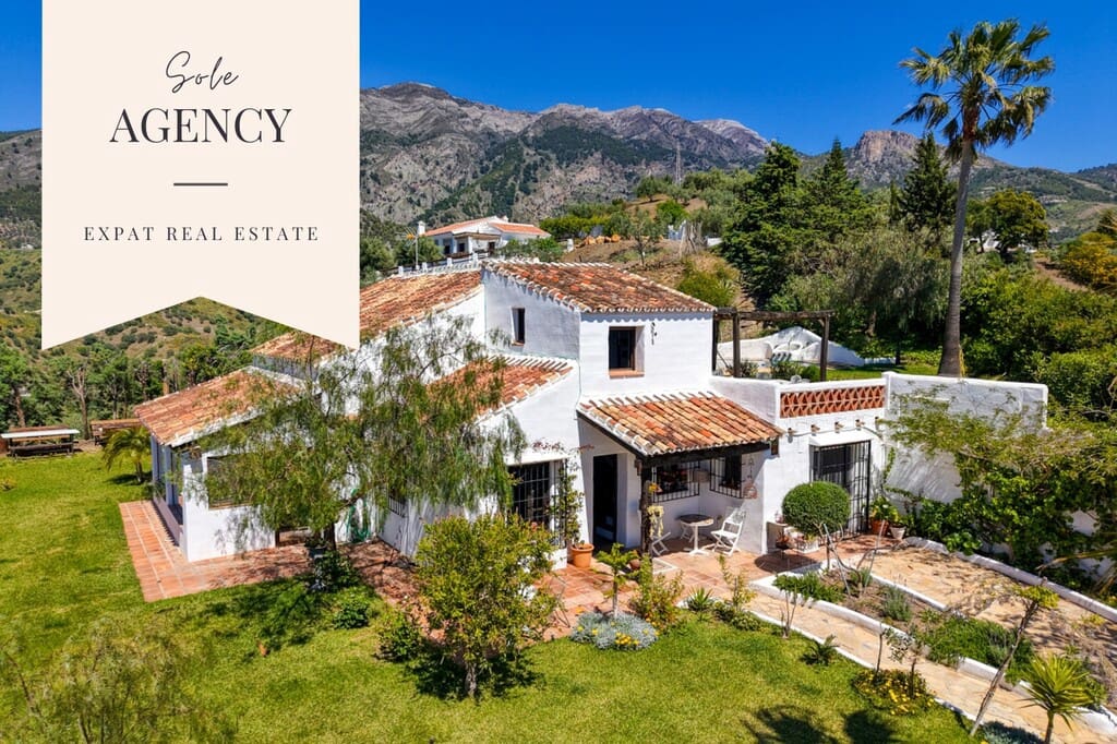 4 bedroom Finca/Country House for sale in Canillas de Aceituno with pool - € 875,000 (Ref: 9833484)