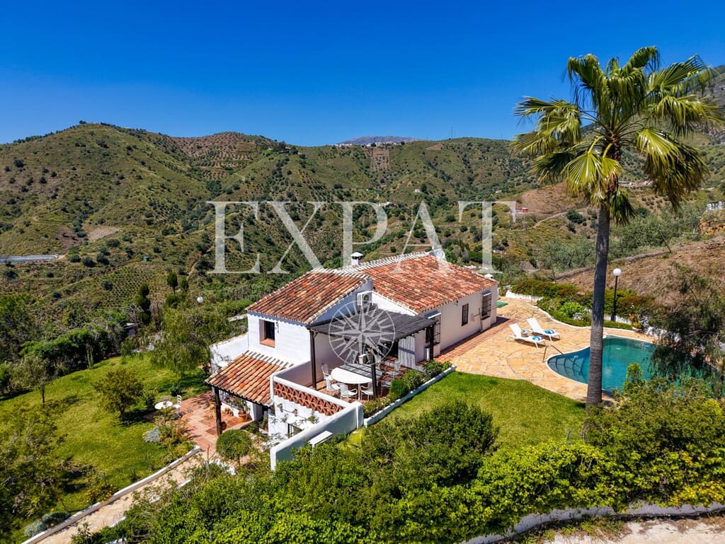 4 bedroom Finca/Country House for sale in Canillas de Aceituno with pool - € 875,000 (Ref: 9833484)