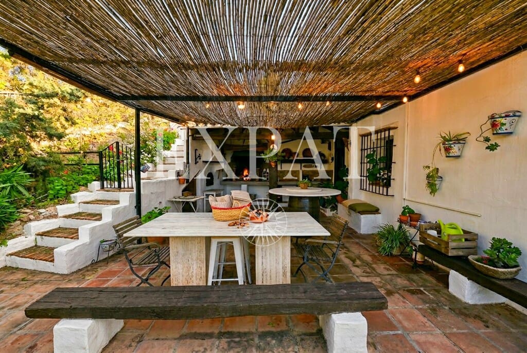 4 bedroom Finca/Country House for sale in Canillas de Aceituno with pool - € 875,000 (Ref: 9833484)