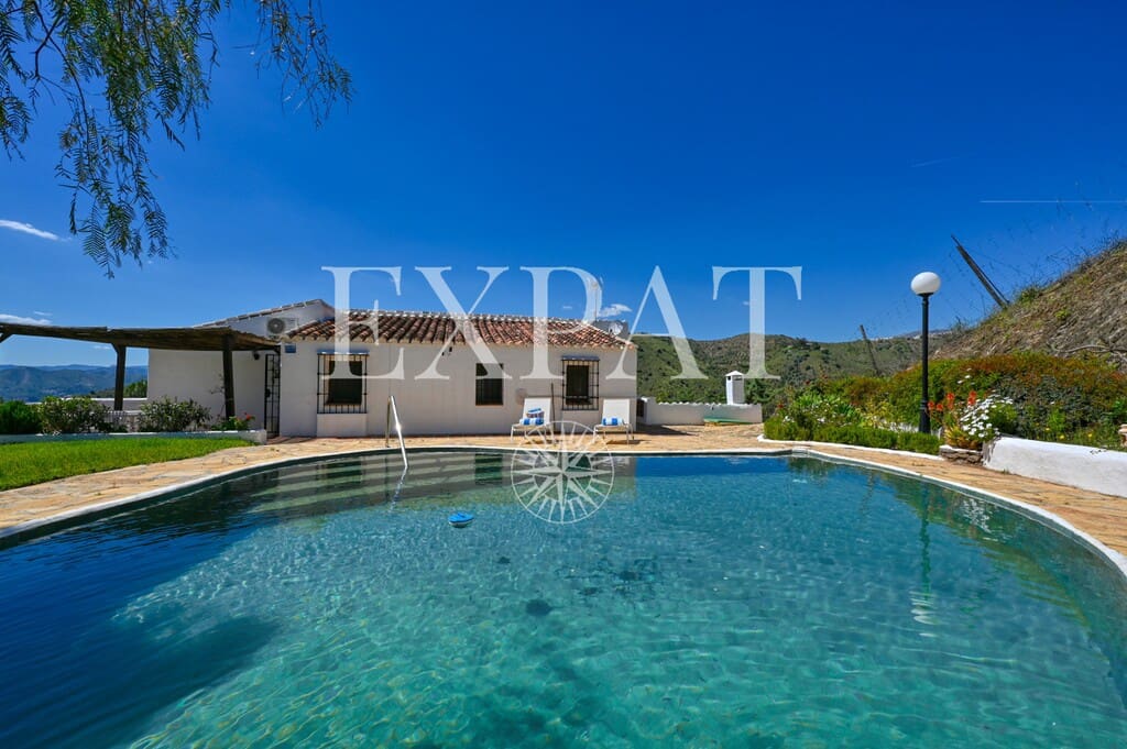 4 bedroom Finca/Country House for sale in Canillas de Aceituno with pool - € 875,000 (Ref: 9833484)