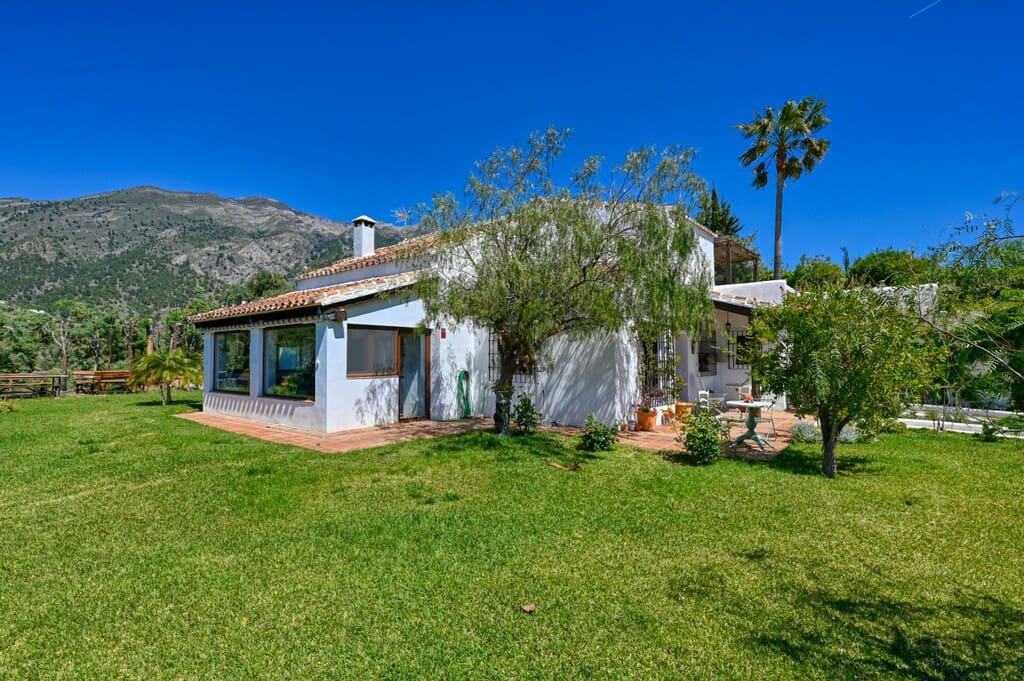 4 bedroom Finca/Country House for sale in Canillas de Aceituno with pool - € 875,000 (Ref: 9833484)