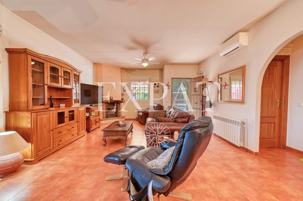 4 sypialnia Finka/Dom wiejski na sprzedaż w Competa z basenem garażem - 445 000 € (Ref: 9875839)