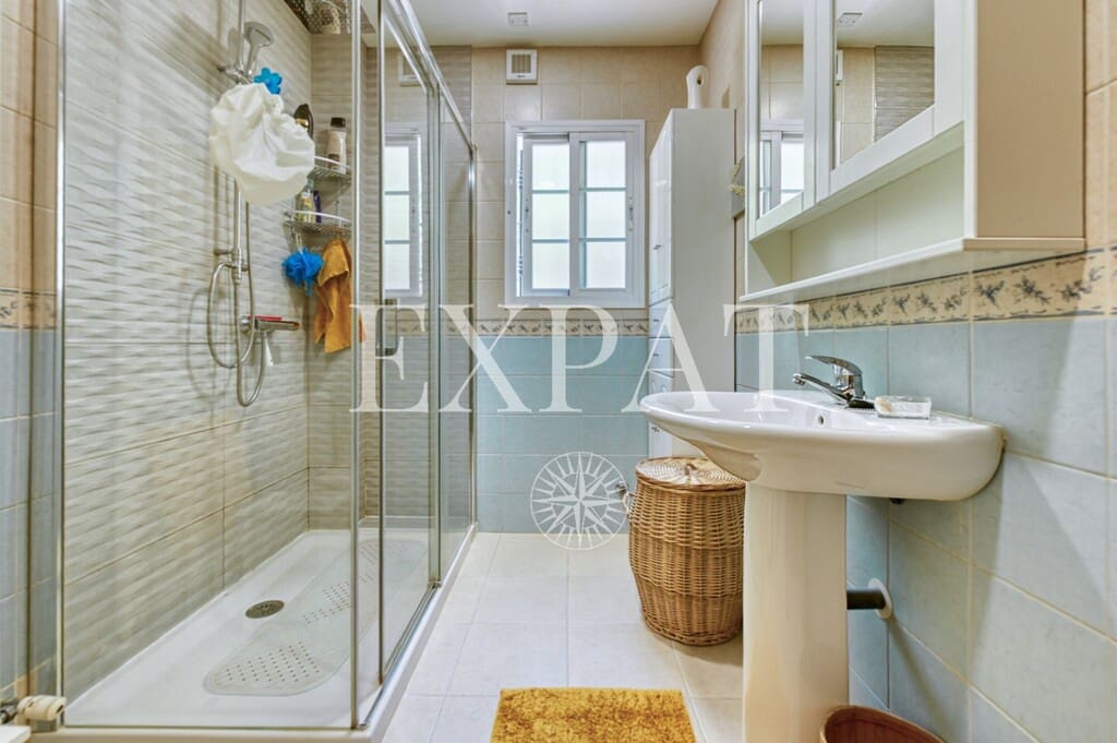 4 sypialnia Finka/Dom wiejski na sprzedaż w Competa z basenem garażem - 445 000 € (Ref: 9875839)