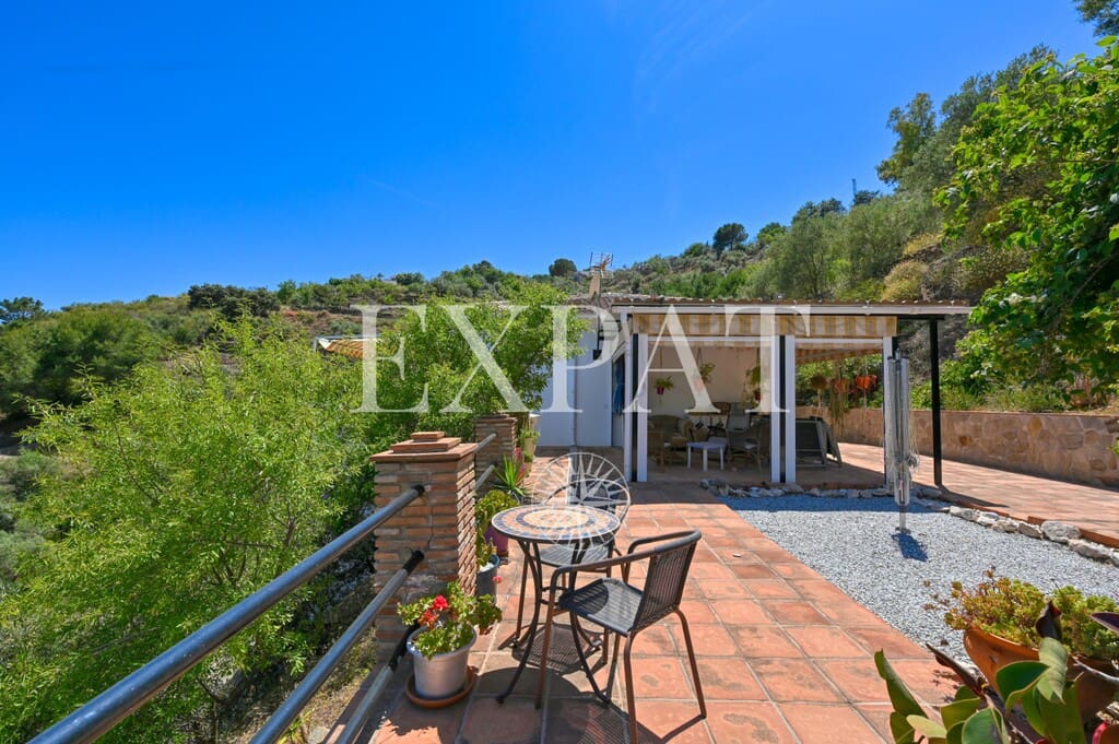 4 sypialnia Finka/Dom wiejski na sprzedaż w Competa z basenem garażem - 445 000 € (Ref: 9875839)