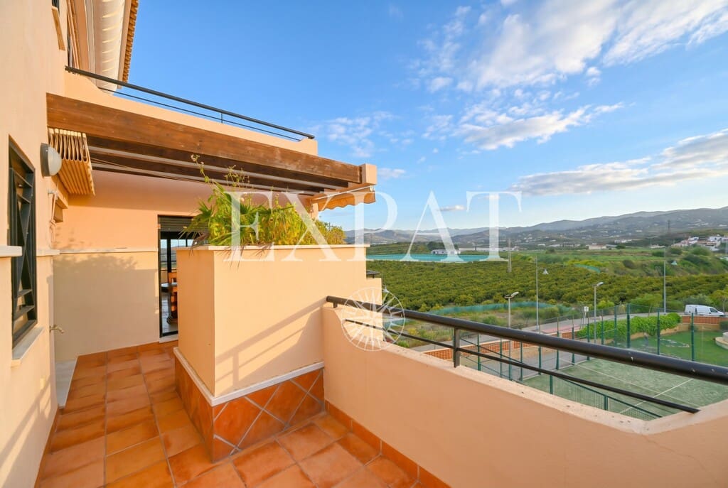 3 bedroom Apartment for sale in Almayate with pool - € 430,000 (Ref: 9891908)