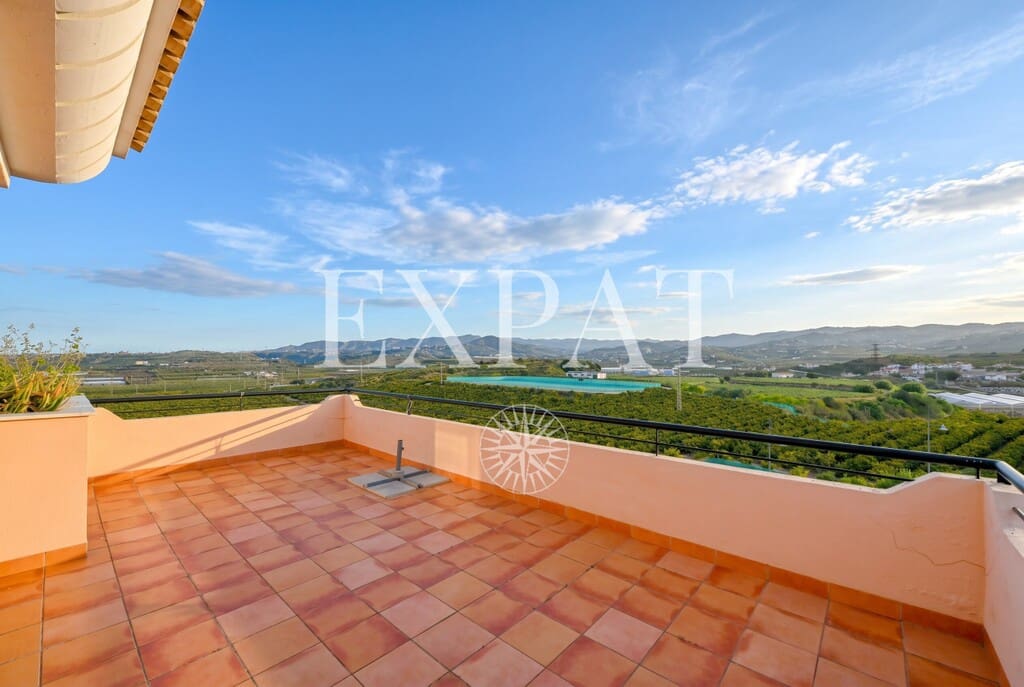 3 bedroom Apartment for sale in Almayate with pool - € 430,000 (Ref: 9891908)