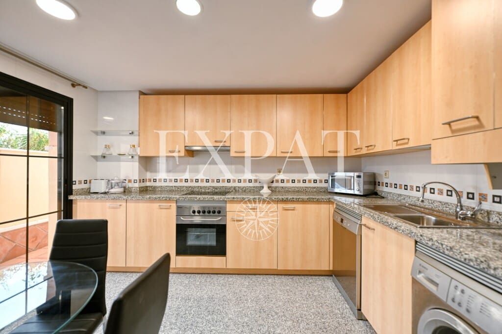 3 bedroom Apartment for sale in Almayate with pool - € 430,000 (Ref: 9891908)