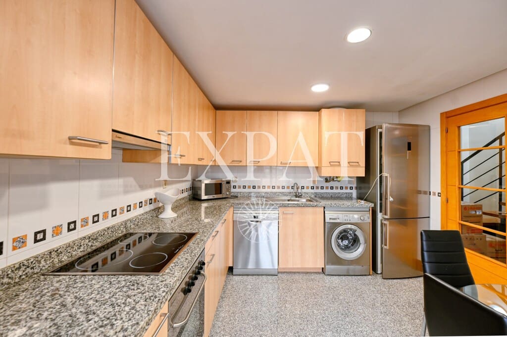 3 bedroom Apartment for sale in Almayate with pool - € 430,000 (Ref: 9891908)