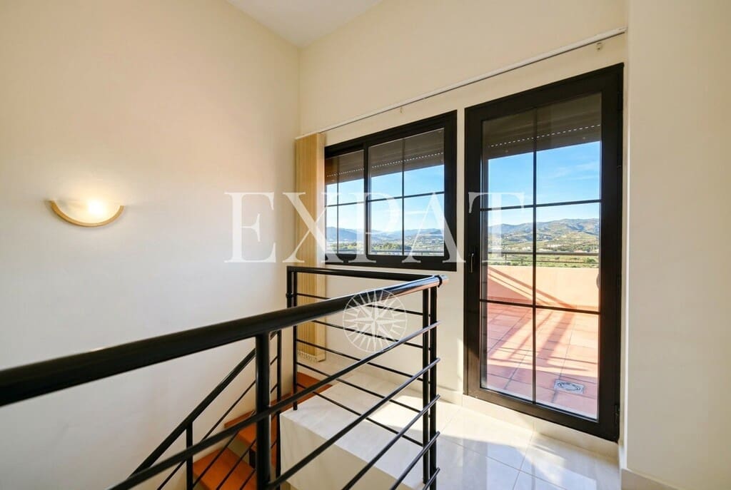 3 bedroom Apartment for sale in Almayate with pool - € 430,000 (Ref: 9891908)