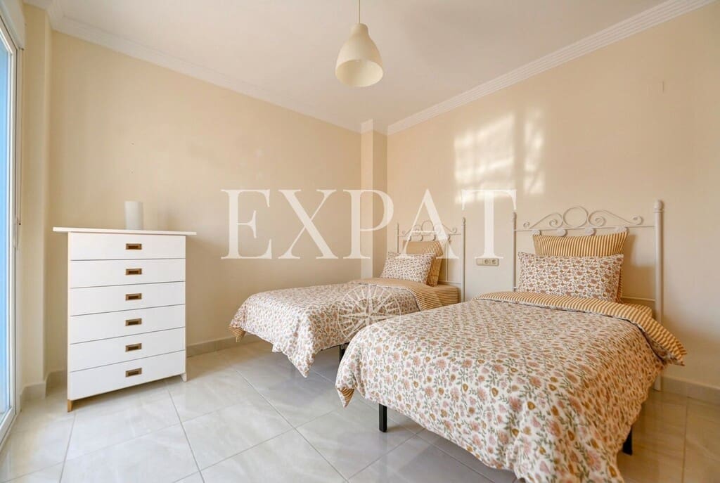 3 bedroom Apartment for sale in Almayate with pool - € 430,000 (Ref: 9891908)