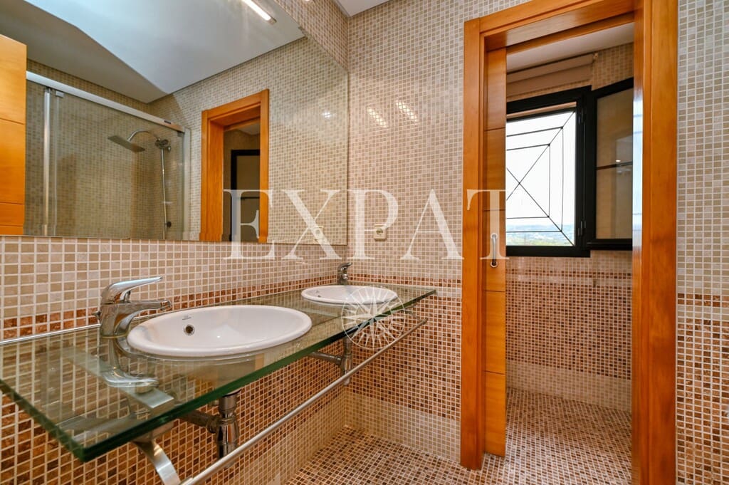 3 bedroom Apartment for sale in Almayate with pool - € 430,000 (Ref: 9891908)
