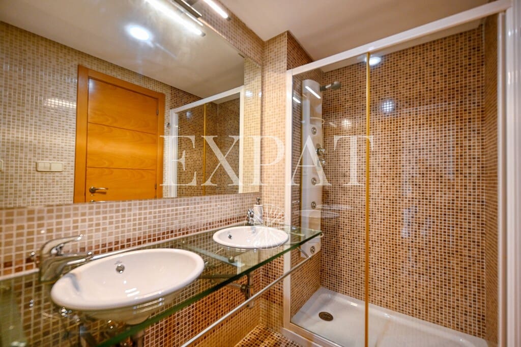 3 bedroom Apartment for sale in Almayate with pool - € 430,000 (Ref: 9891908)