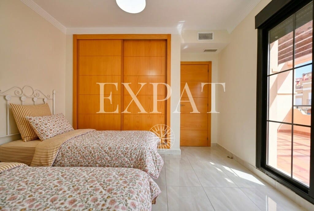 3 bedroom Apartment for sale in Almayate with pool - € 430,000 (Ref: 9891908)