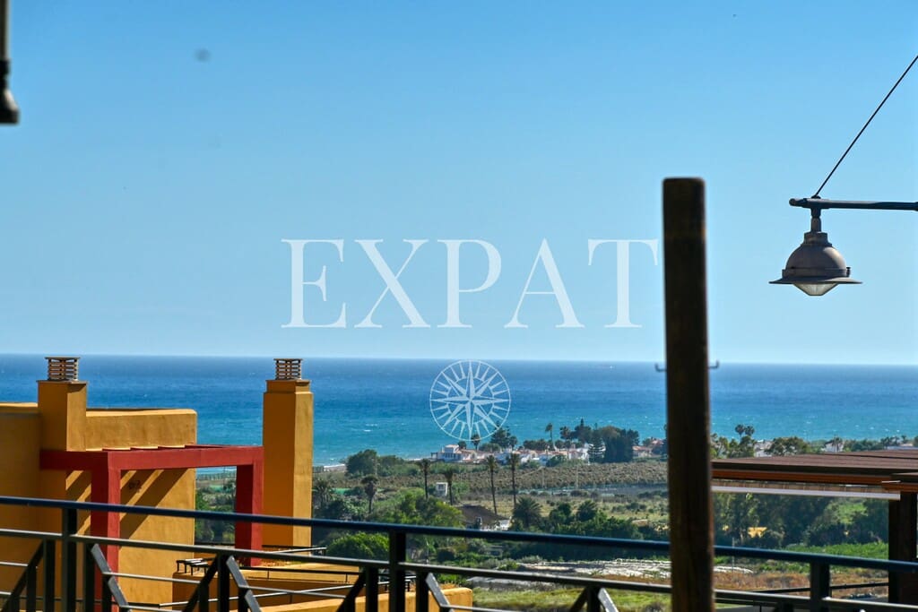 3 bedroom Apartment for sale in Almayate with pool - € 430,000 (Ref: 9891908)