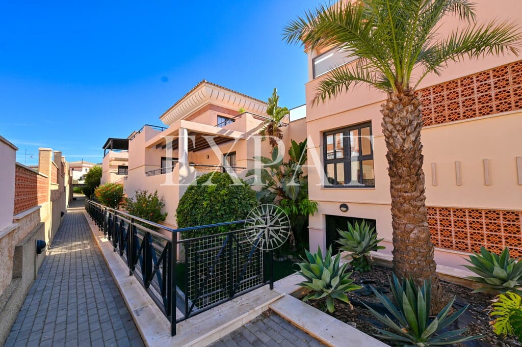 3 bedroom Apartment for sale in Almayate with pool - € 430,000 (Ref: 9891908)