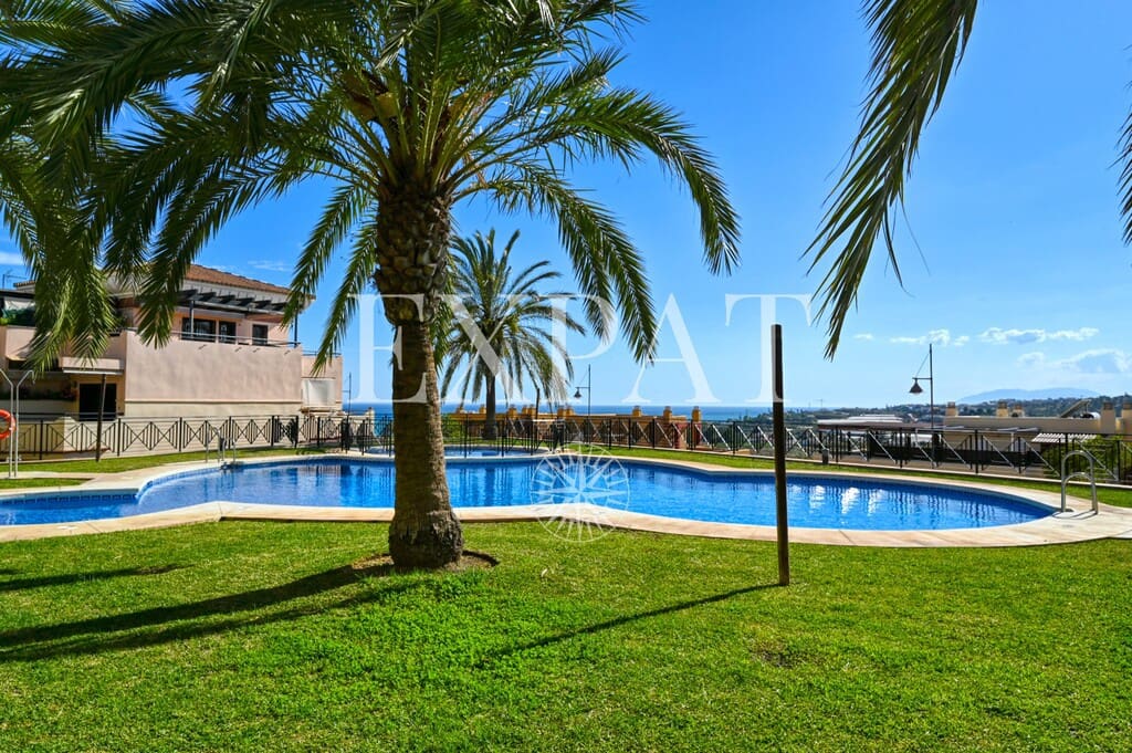 3 bedroom Apartment for sale in Almayate with pool - € 430,000 (Ref: 9891908)