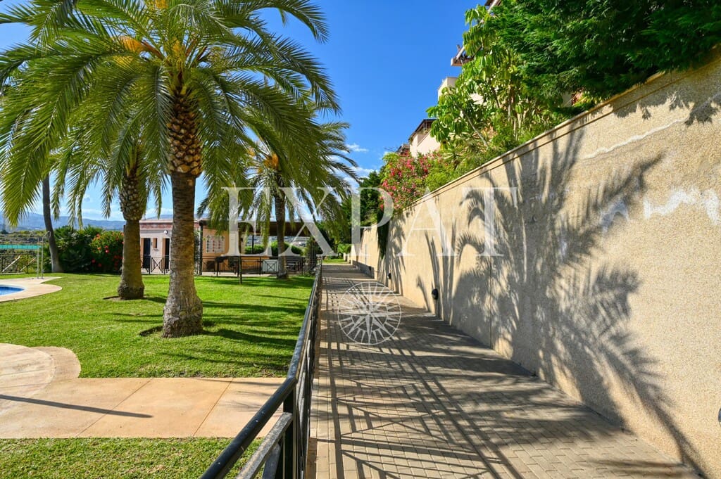 3 bedroom Apartment for sale in Almayate with pool - € 430,000 (Ref: 9891908)