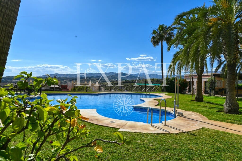 3 bedroom Apartment for sale in Almayate with pool - € 430,000 (Ref: 9891908)