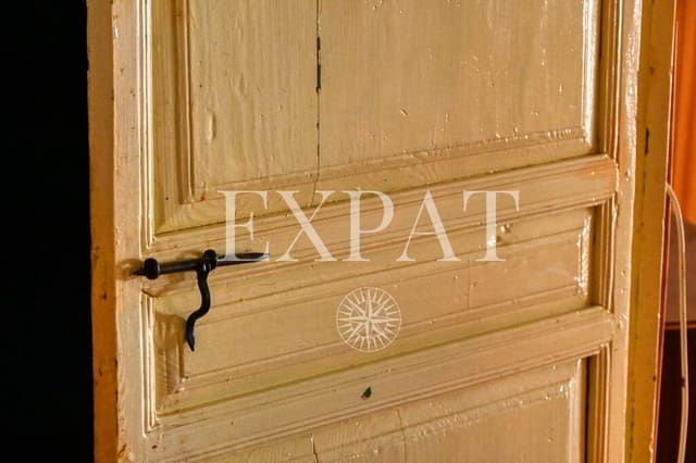 7 bedroom Townhouse for sale in Cómpeta - € 220,000 (Ref: 9891909)