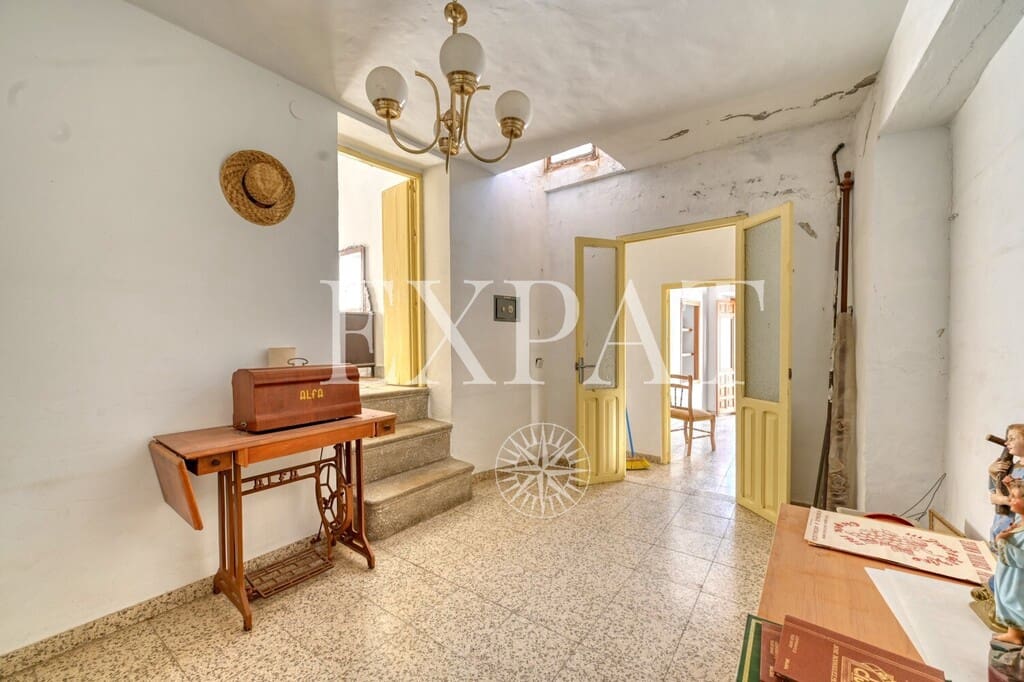 7 bedroom Townhouse for sale in Competa - € 220,000 (Ref: 9891909)
