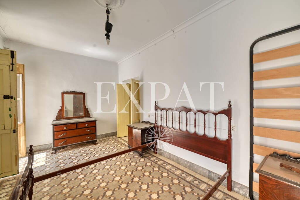 7 bedroom Townhouse for sale in Competa - € 220,000 (Ref: 9891909)
