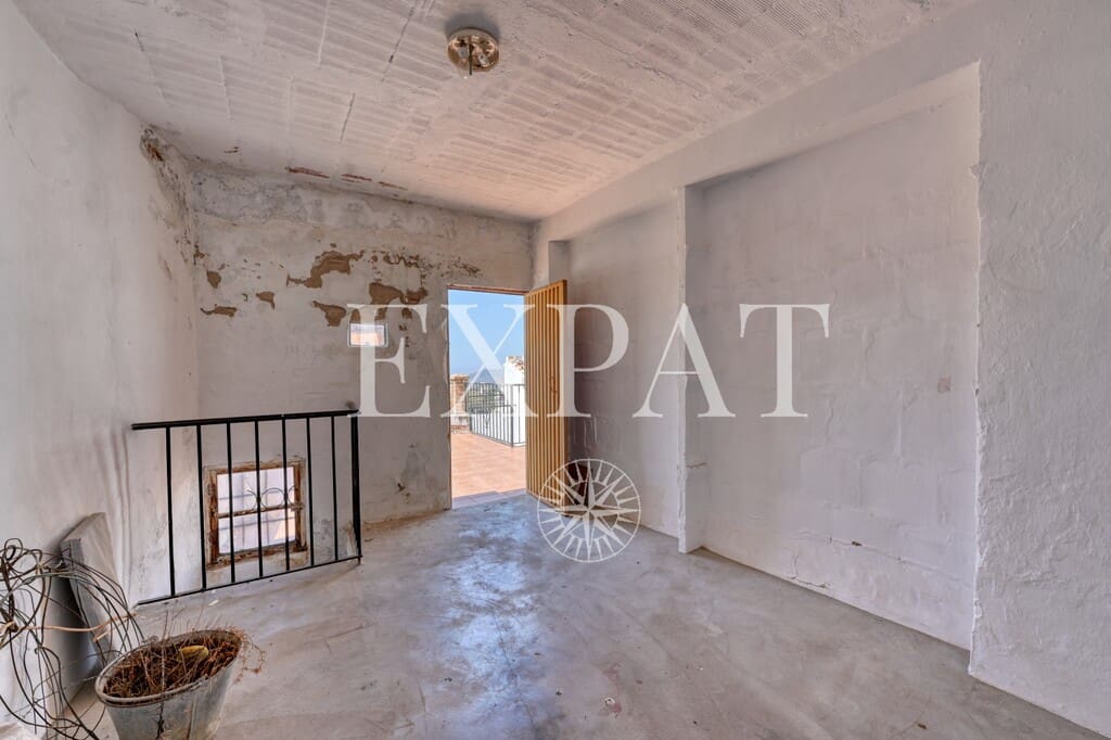 7 bedroom Townhouse for sale in Competa - € 220,000 (Ref: 9891909)