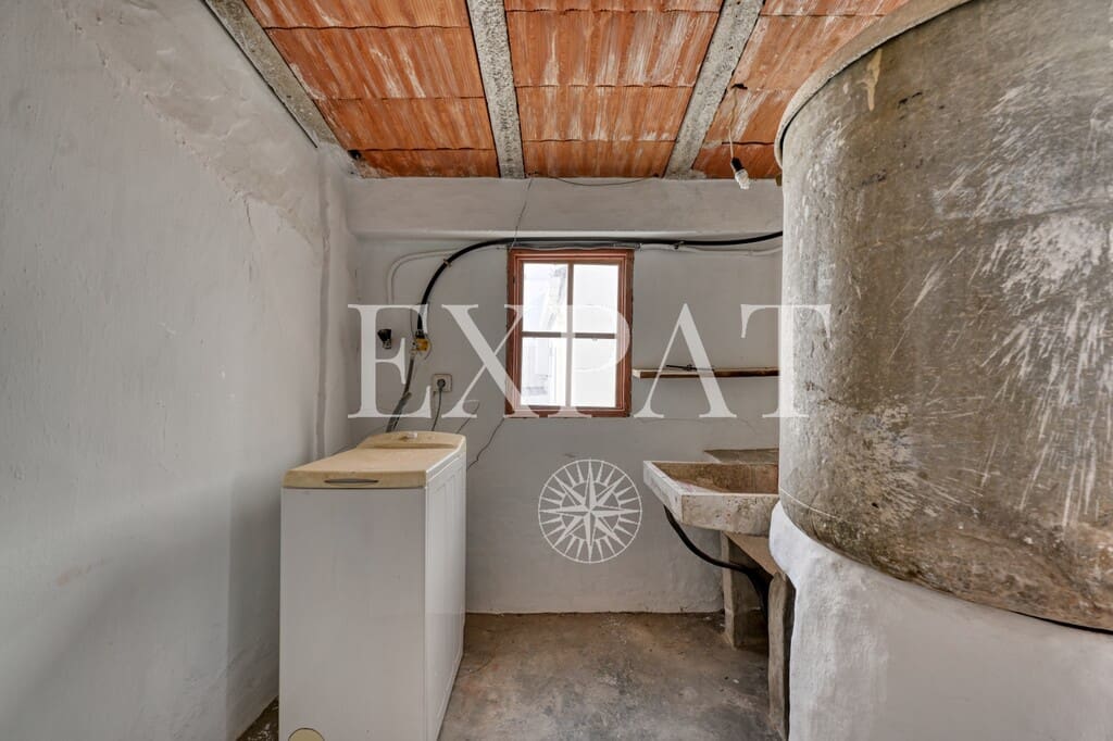 7 bedroom Townhouse for sale in Competa - € 220,000 (Ref: 9891909)