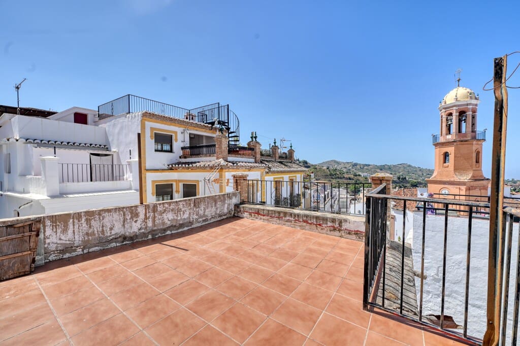 7 bedroom Townhouse for sale in Competa - € 220,000 (Ref: 9891909)